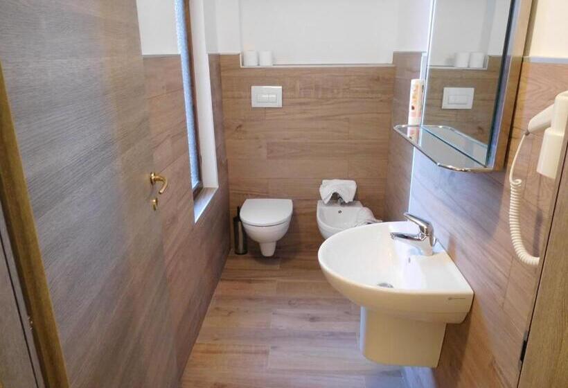 Четырехместный Номер Стандарт, Vescovi