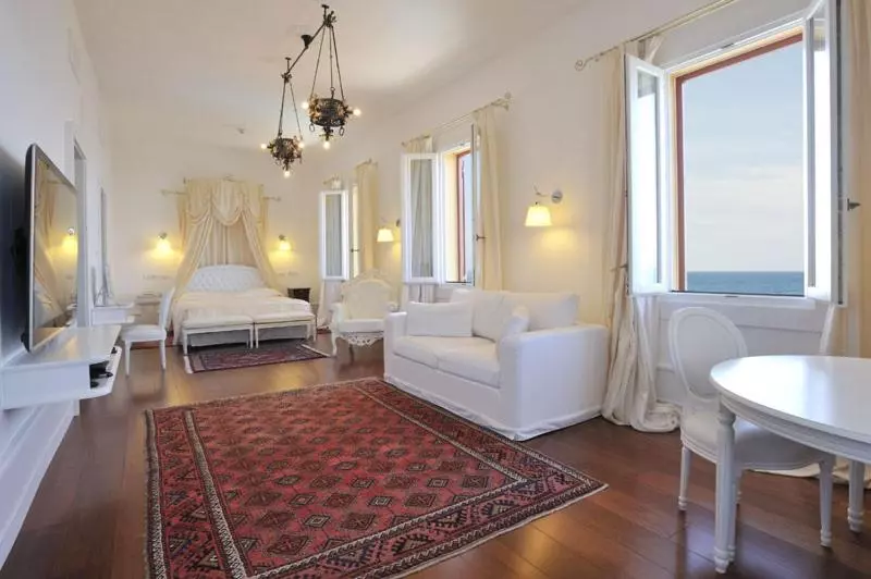 Superior suite with terrace, Villa Las Tronas Hotel & Spa