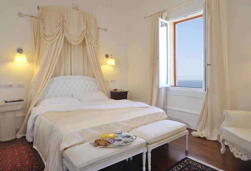 Superior suite with terrace, Villa Las Tronas Hotel & Spa