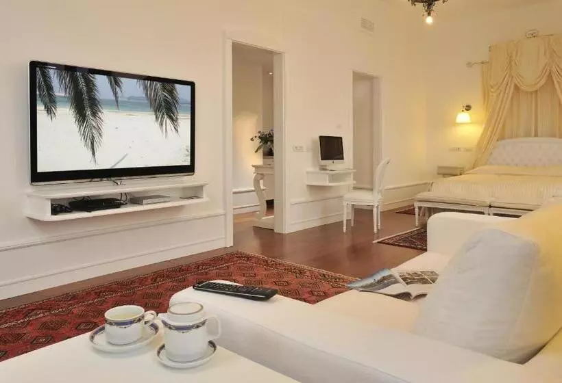 Superior suite with terrace, Villa Las Tronas Hotel & Spa