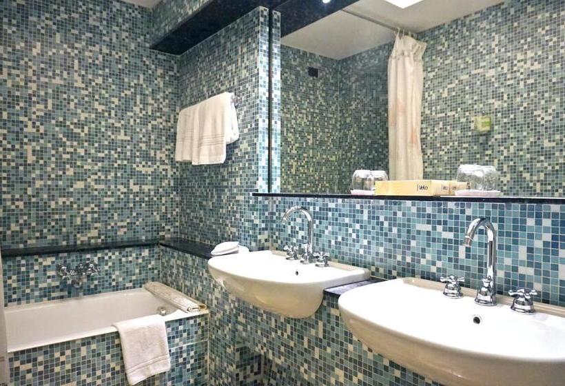 Трехместный Номер Стандарт Вид на Сад, Villa Las Tronas Hotel & Spa