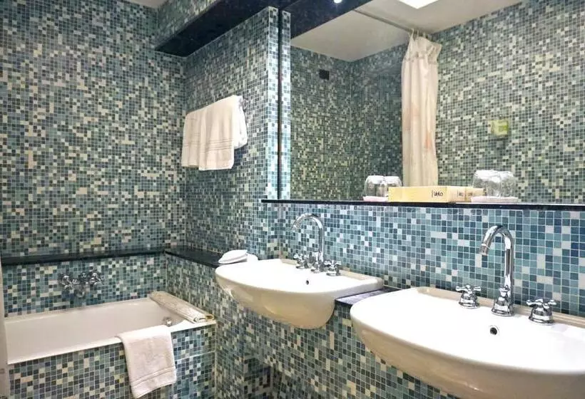 庭の見えるスタンダードトリプルルーム, Villa Las Tronas Hotel & Spa