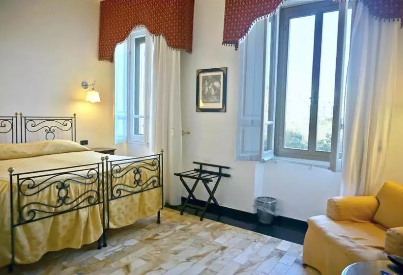 庭の見えるスタンダードトリプルルーム, Villa Las Tronas Hotel & Spa