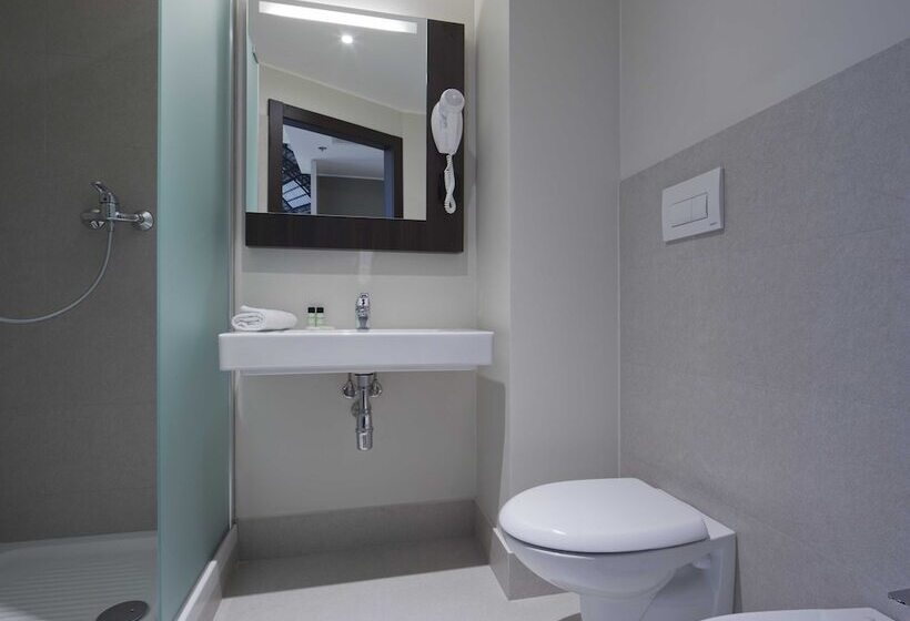 اتاق استاندارد چهار تخته, B&b Hotel Firenze Nuovo Palazzo Di Giustizia