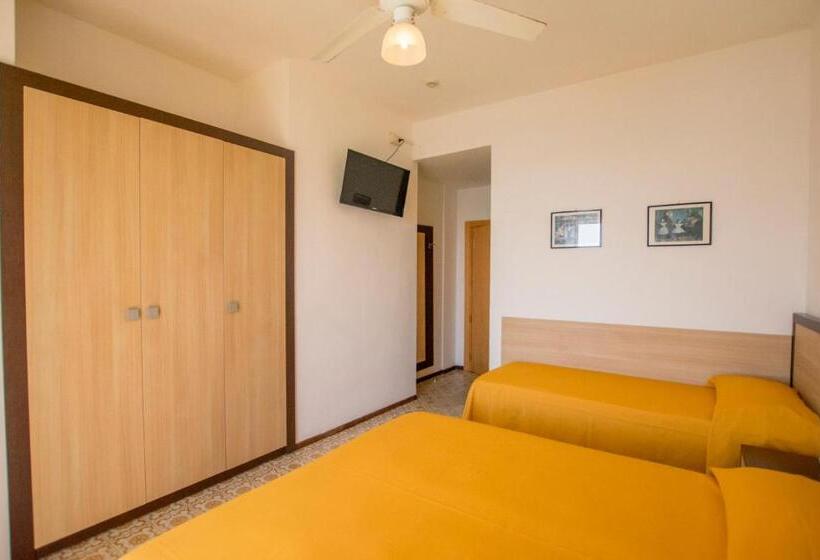 Трехместный Номер Стандарт с Балконом, Apollonia