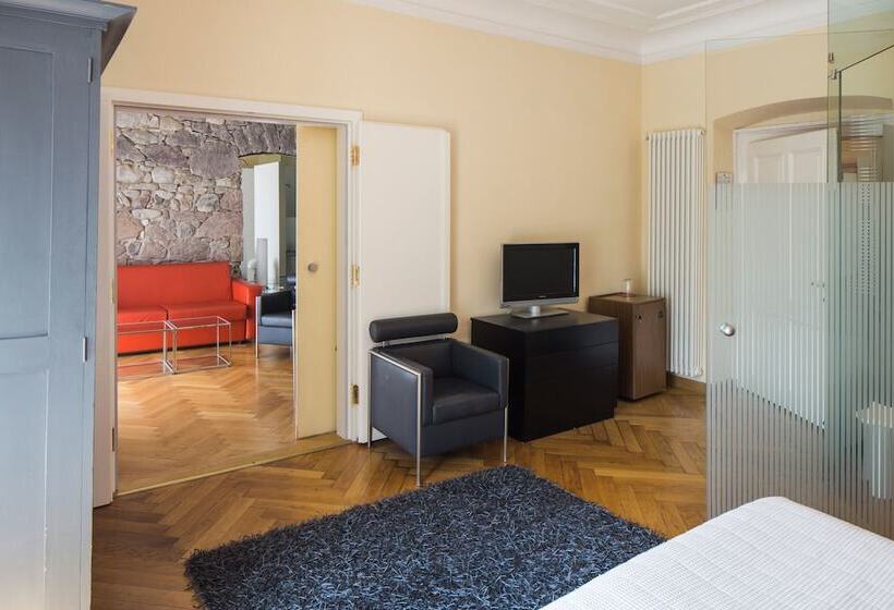 غرفة قياسية, Aurora