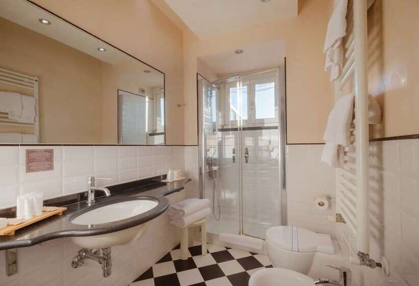 جناح جونيور, Bosone Palace