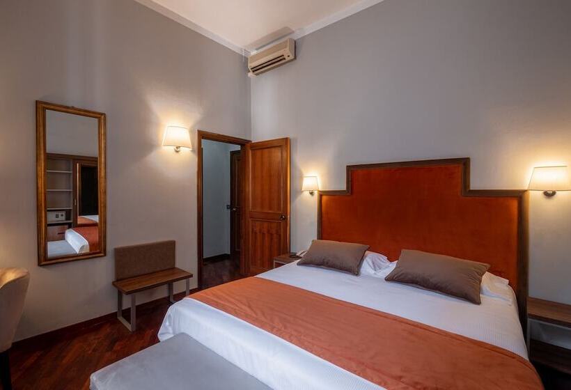 جناح جونيور, Bosone Palace