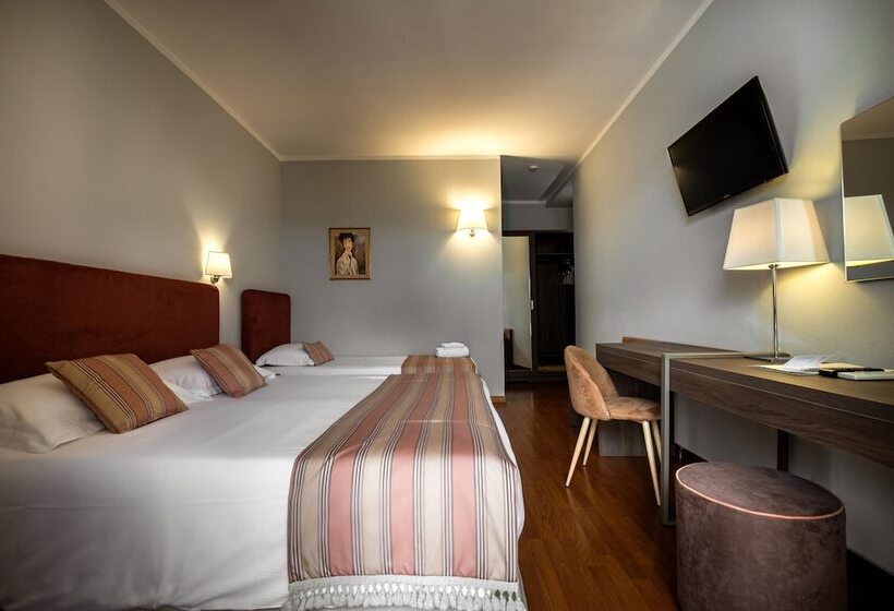 غرفة قياسية ثلاثية, Bosone Palace