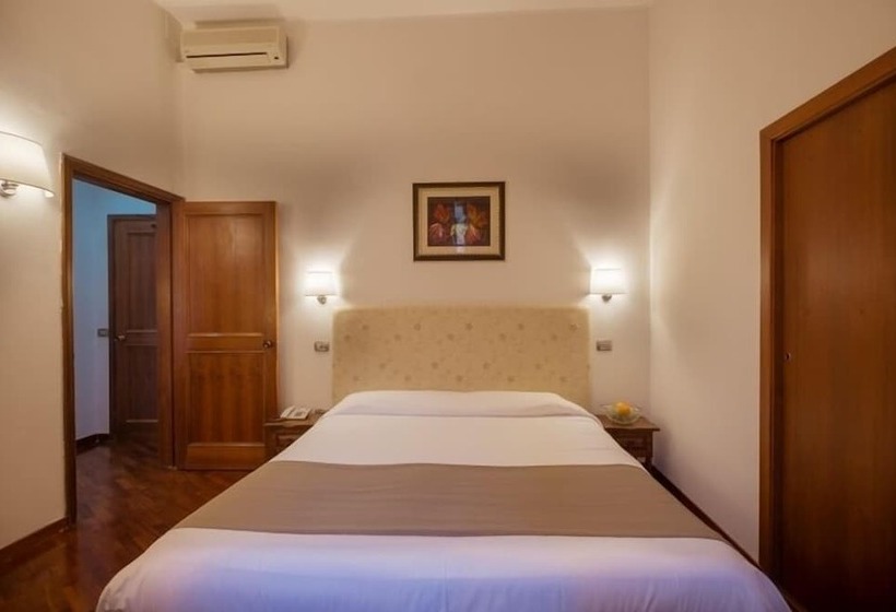 غرفة قياسية رباعية, Bosone Palace