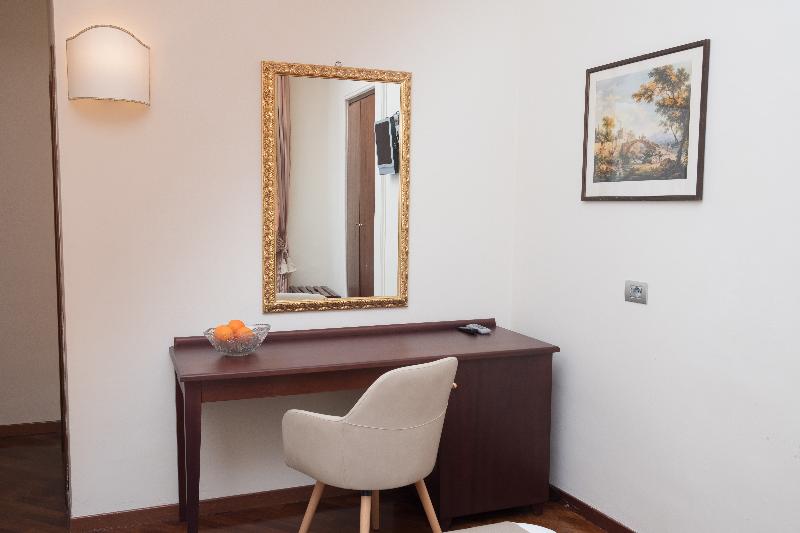 غرفة قياسية, Bosone Palace