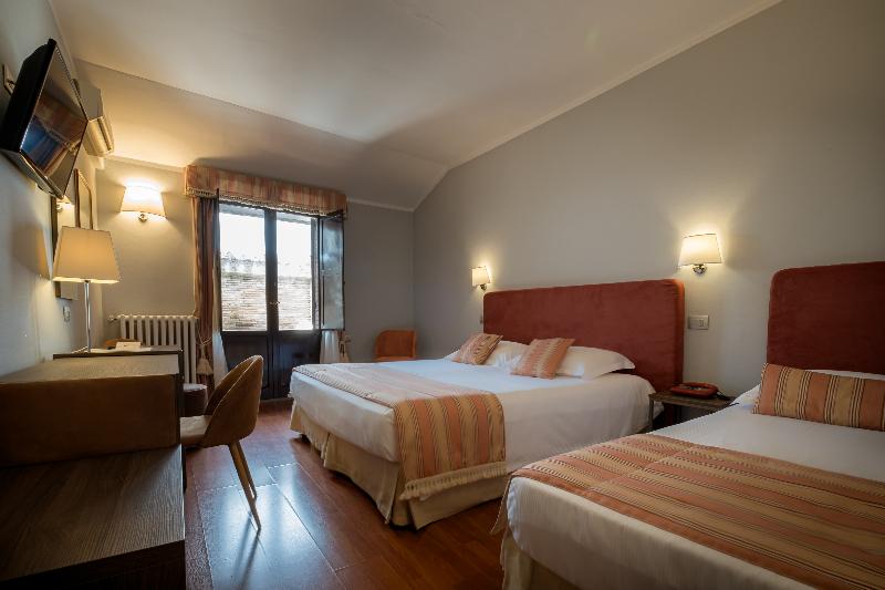 غرفة قياسية ثلاثية, Bosone Palace