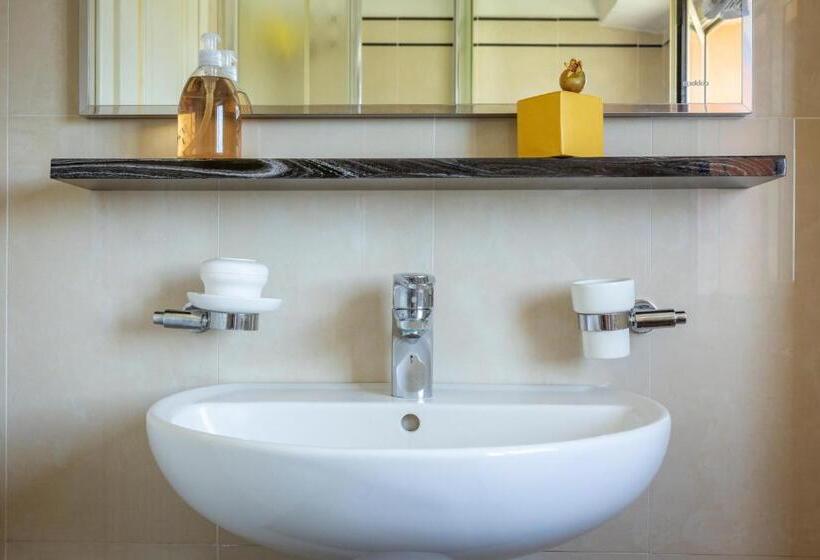 غرفة سوبيريور, Capo D'uomo