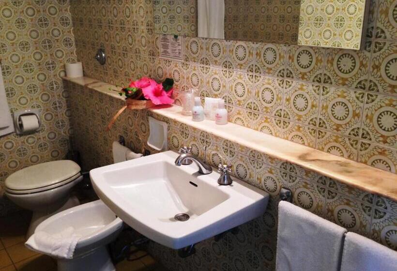 غرفة سوبيريور, Carasco