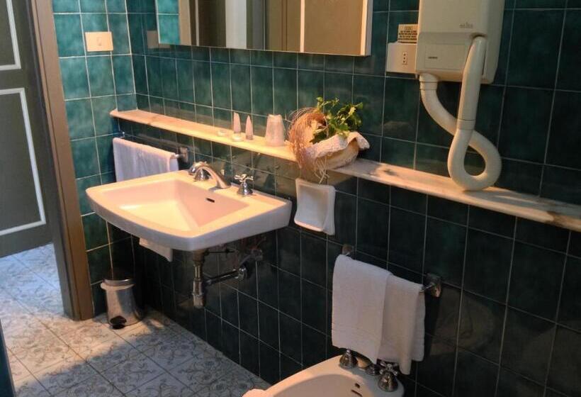 جناح جونيور مطلّ علي البحر, Carasco