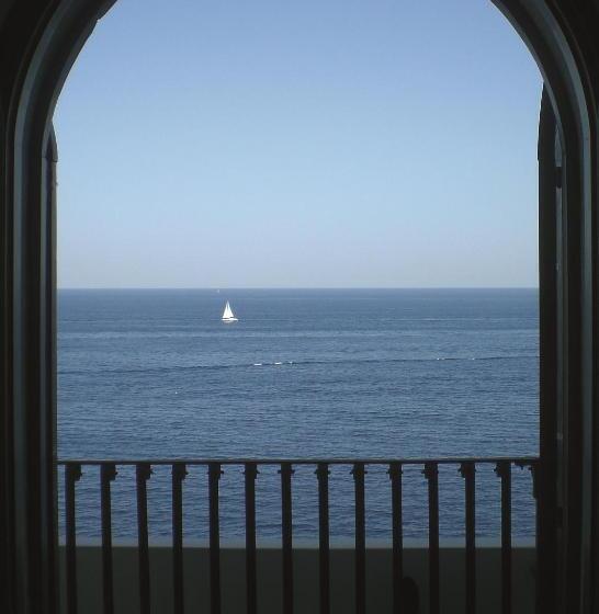 جناح جونيور مطلّ علي البحر, Carasco