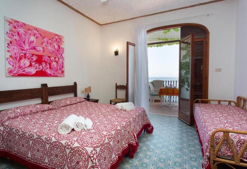 غرفة ديلوكس ثلاثية مطلة على البحر, Carasco