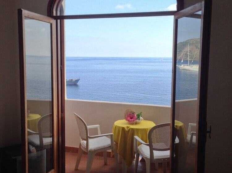 غرفة سوبيريور, Carasco