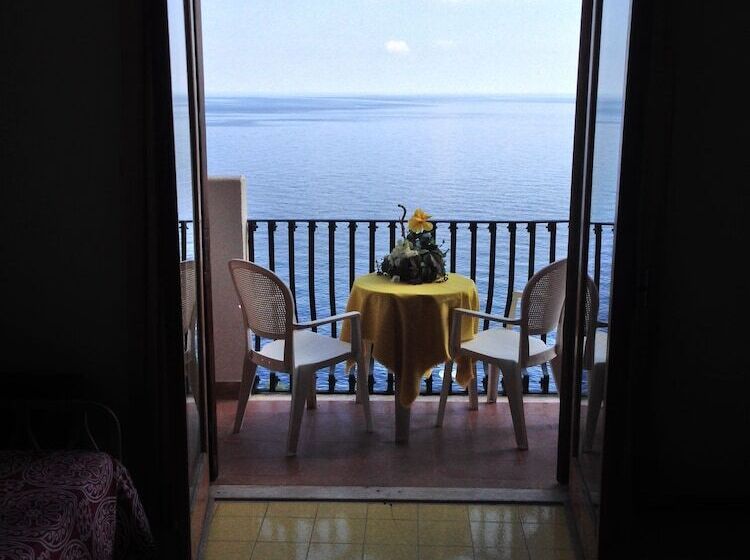 غرفة سوبيريور, Carasco