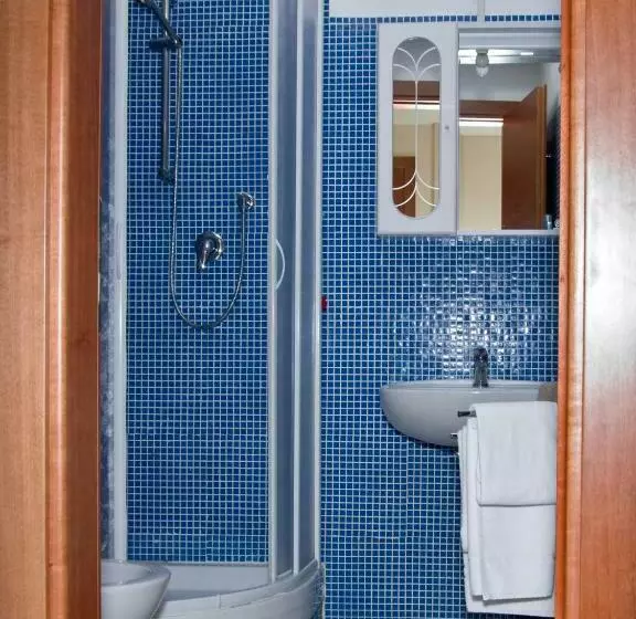 Standard Yhden Hengen Huone, Cristallo