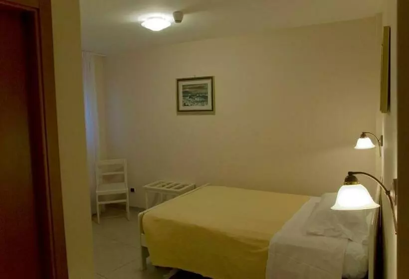 Standard Yhden Hengen Huone, Cristallo