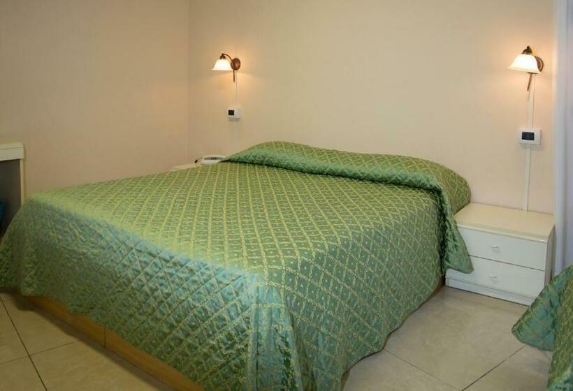 Номер Стандарт Вид на Сад, Cristallo