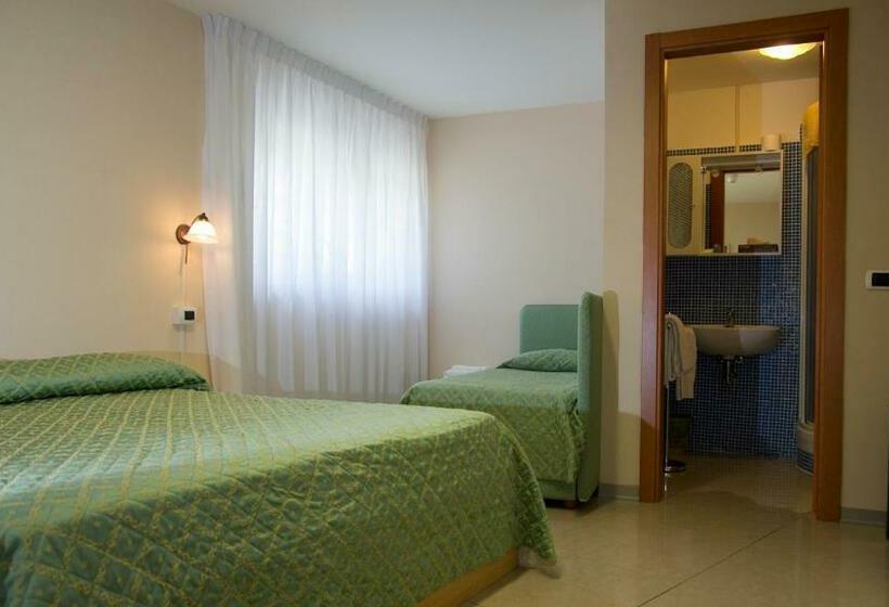 Номер Стандарт Вид на Сад, Cristallo