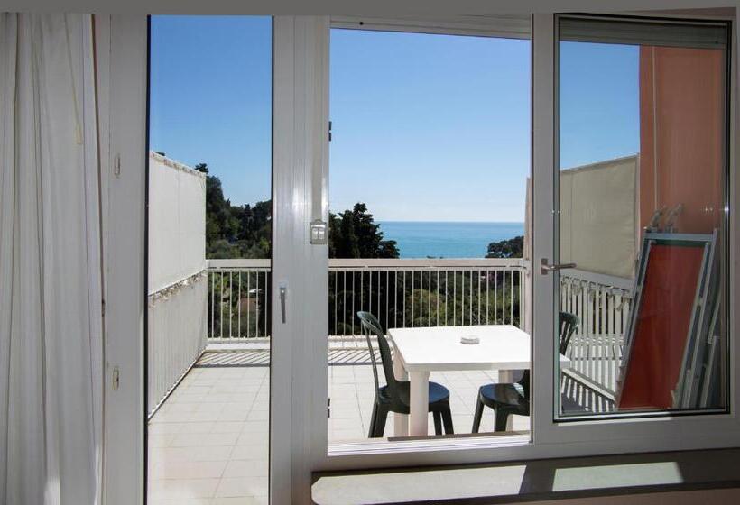 Quarto Estandar com Terraço, Cristallo