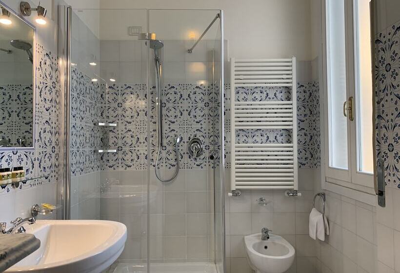 Camera Standard, David