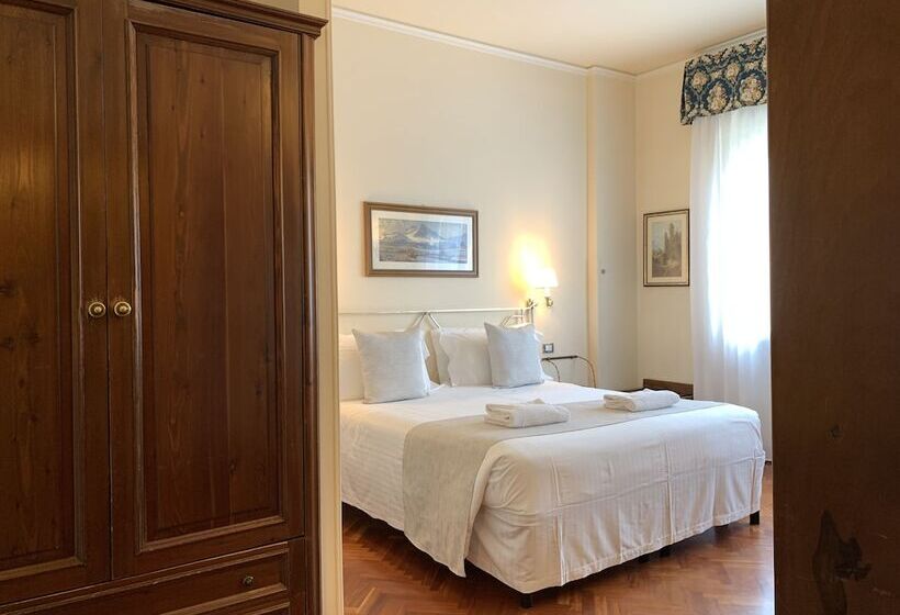 Camera Tripla Classica con Balcone, David