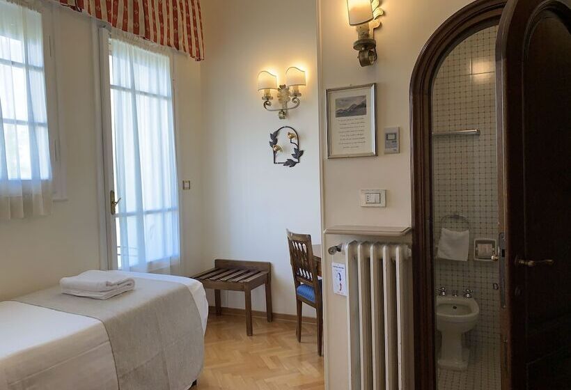 Camera Tripla Classica con Balcone, David