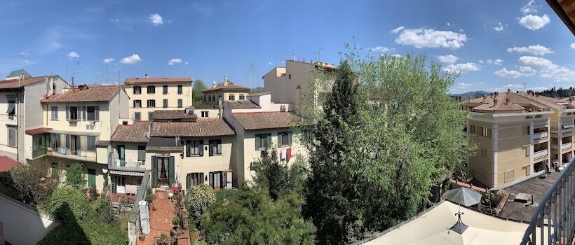 Camera Tripla Classica con Balcone, David