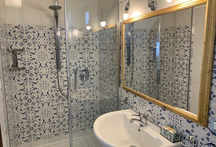 Camera Standard, David