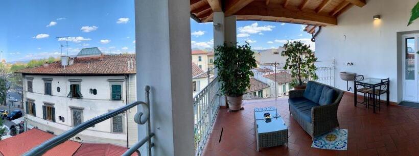 Camera Superiore Vista Città, David