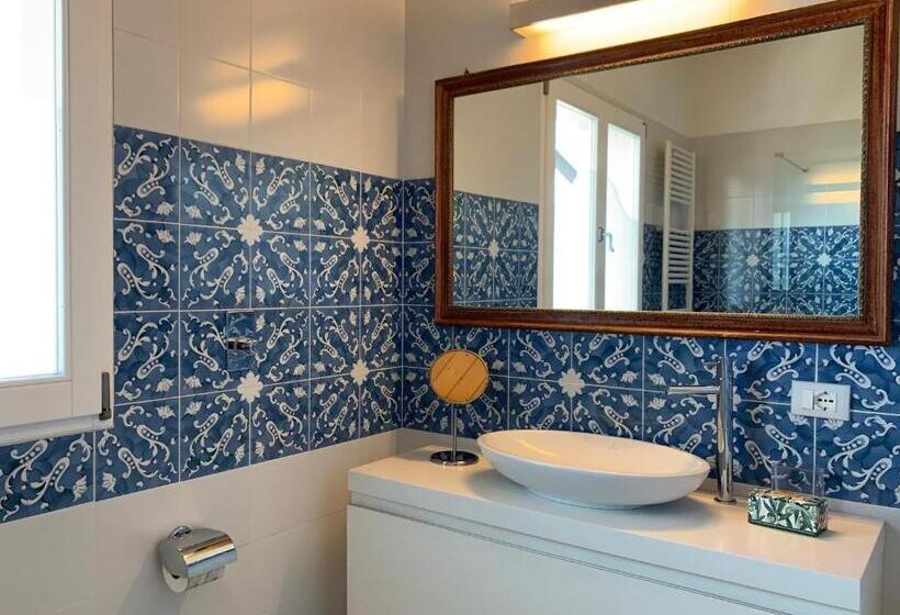 Camera Superiore Vista Città, David