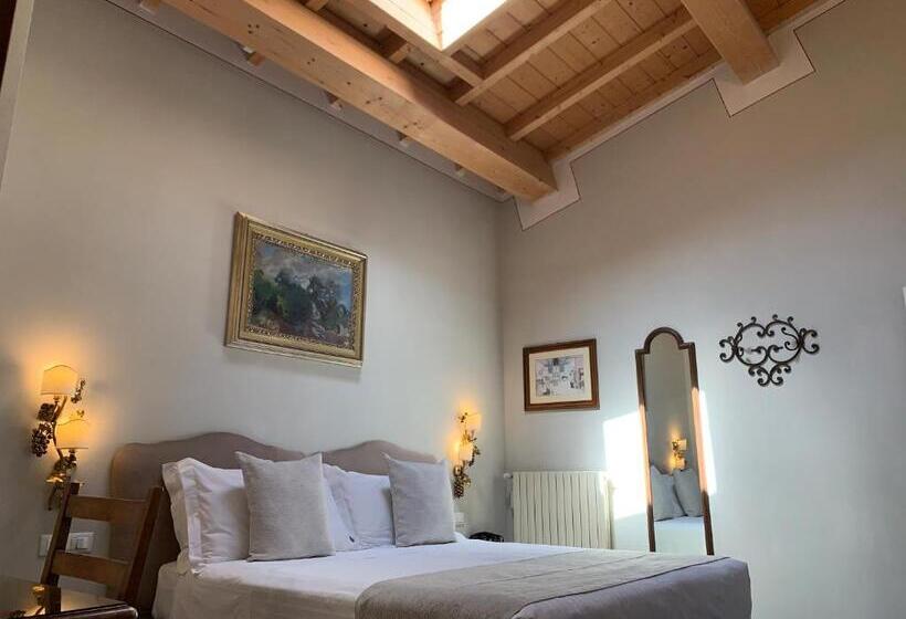 Camera Superiore Vista Città, David