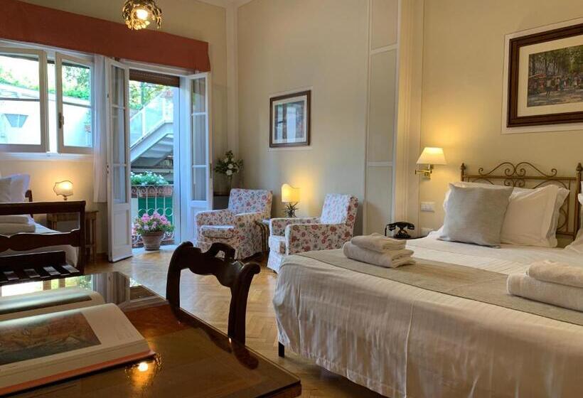 Camera Tripla Standard, David