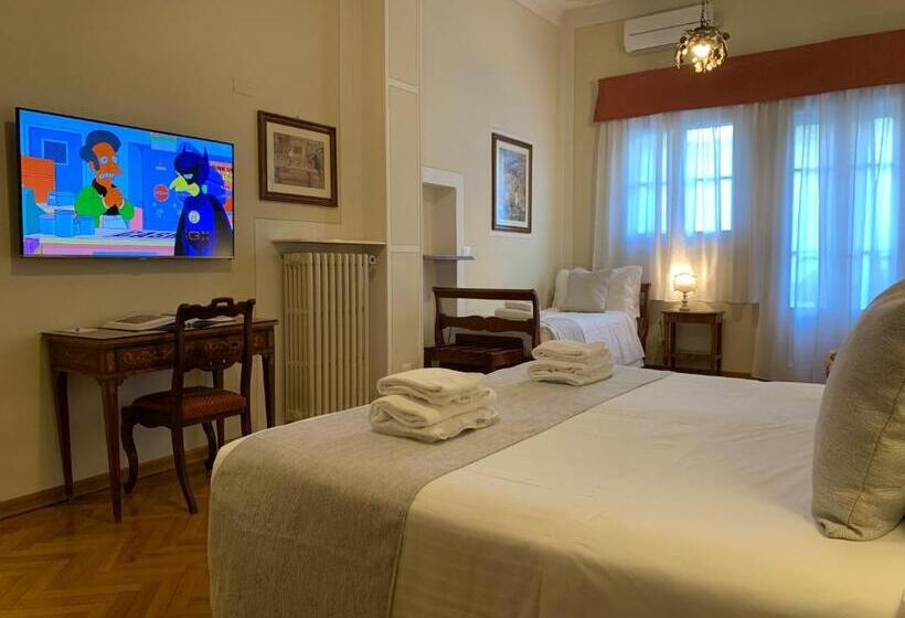 Camera Tripla Standard, David