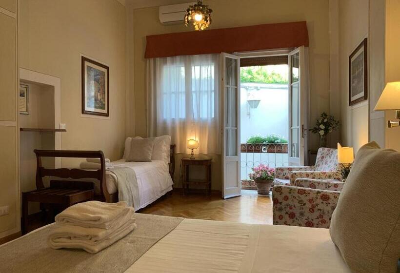 Camera Tripla Standard, David