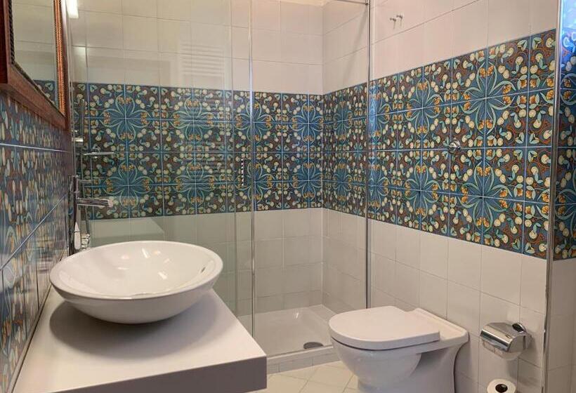 Camera Tripla Classica, David