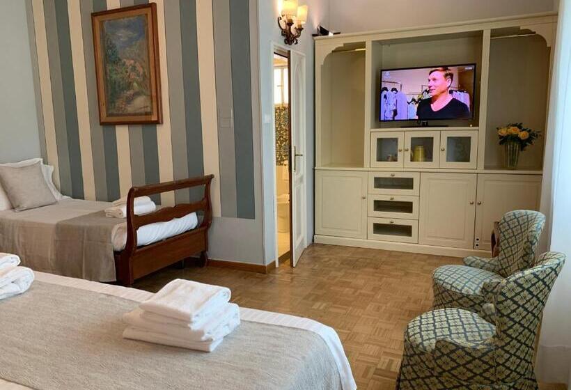 Camera Tripla Classica, David