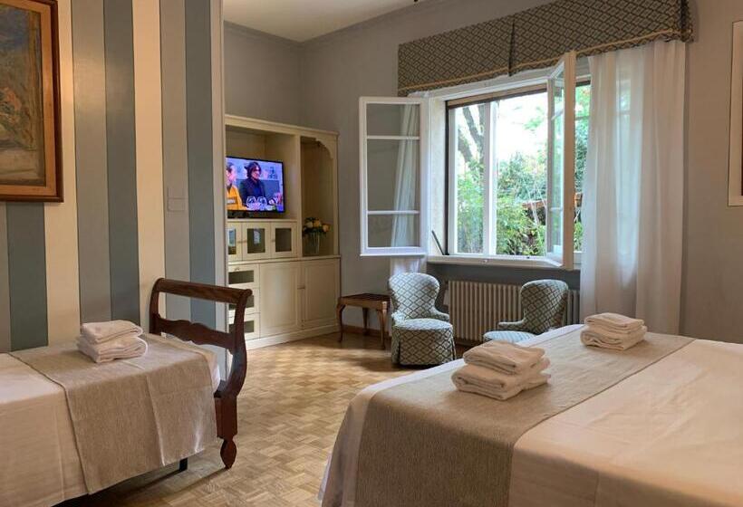 Camera Tripla Classica, David