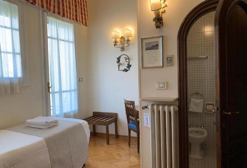 Camera Tripla Classica con Balcone, David