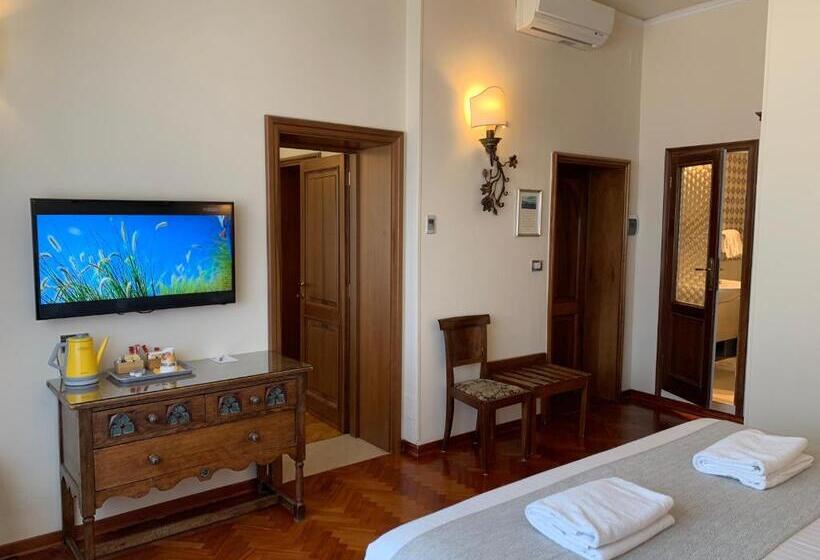 Camera Tripla Classica con Balcone, David