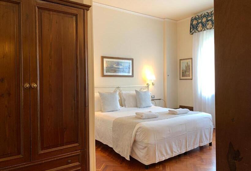 Camera Tripla Classica con Balcone, David