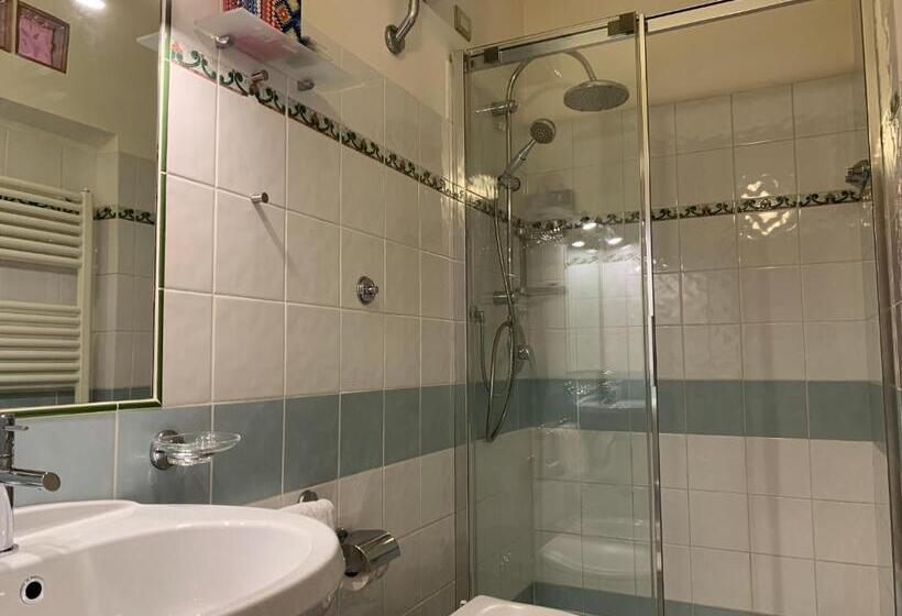 Camera Quadrupla Standard, David