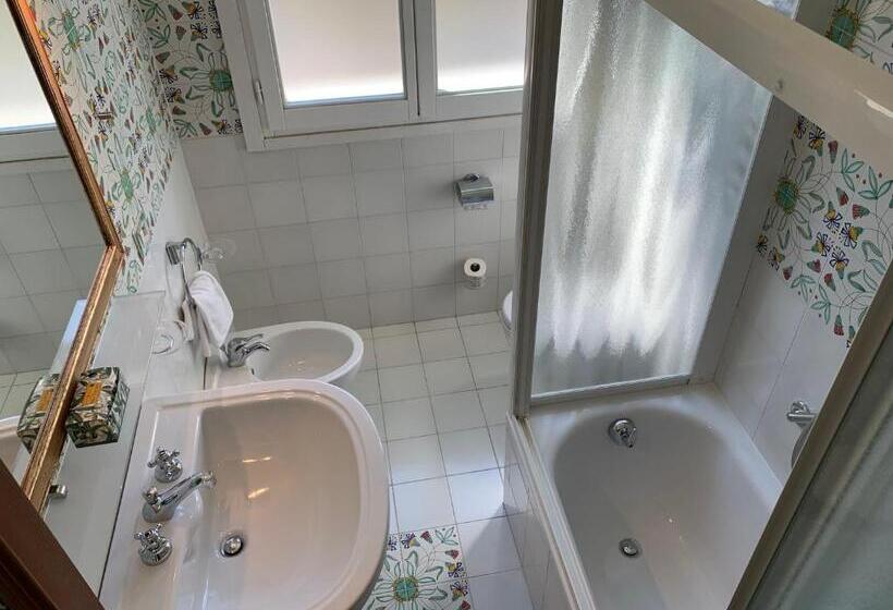 Camera Quadrupla Standard, David