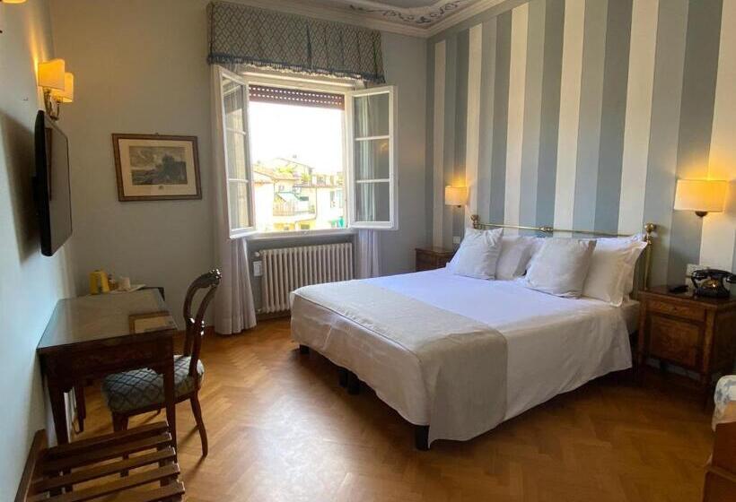 Camera Standard, David