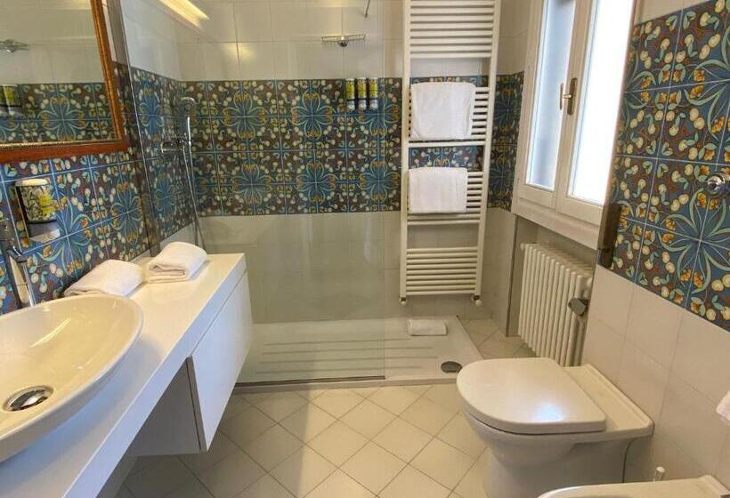 Camera Standard, David