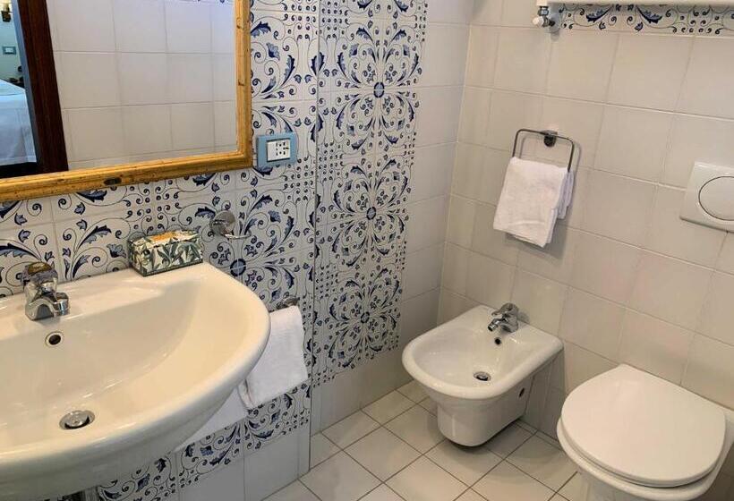 Camera Standard, David